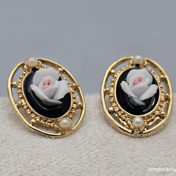Cameo Flower Earrings w/Faux Pearl Oval Studs Vintage 3D - Picture 3 of 8